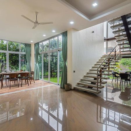Sierra Skies By Stayvista - A Mountain-View Villa Featuring A Rooftop Swimming Pool, Jacuzzi, Turf, And A Gym For An Elevated Stay ロナバラ エクステリア 写真