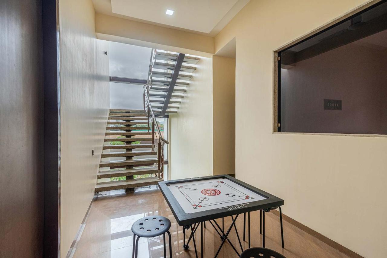 Sierra Skies By Stayvista - A Mountain-View Villa Featuring A Rooftop Swimming Pool, Jacuzzi, Turf, And A Gym For An Elevated Stay ロナバラ エクステリア 写真