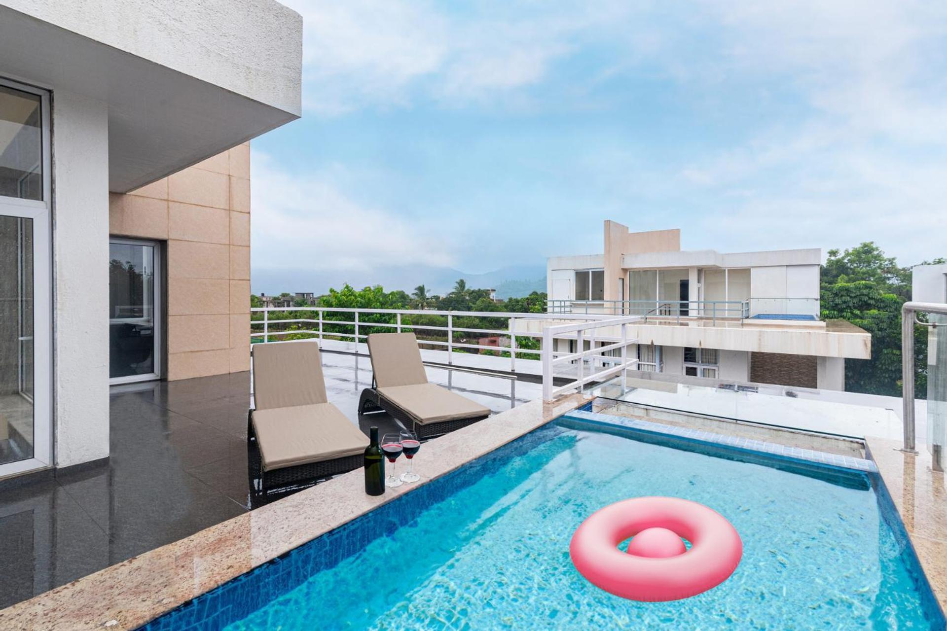 Sierra Skies By Stayvista - A Mountain-View Villa Featuring A Rooftop Swimming Pool, Jacuzzi, Turf, And A Gym For An Elevated Stay ロナバラ エクステリア 写真
